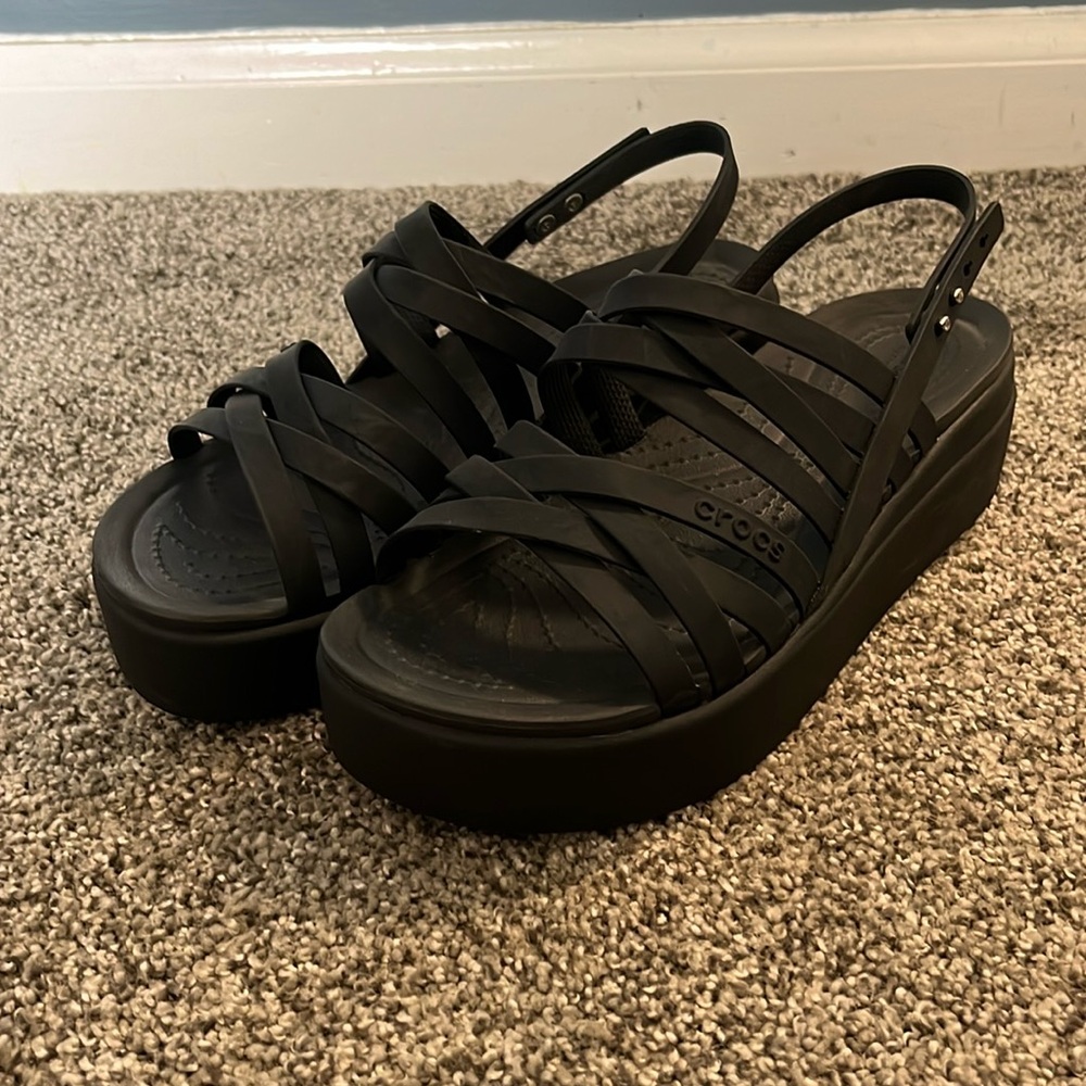 Crocs platform sandals, size 8, new without tags